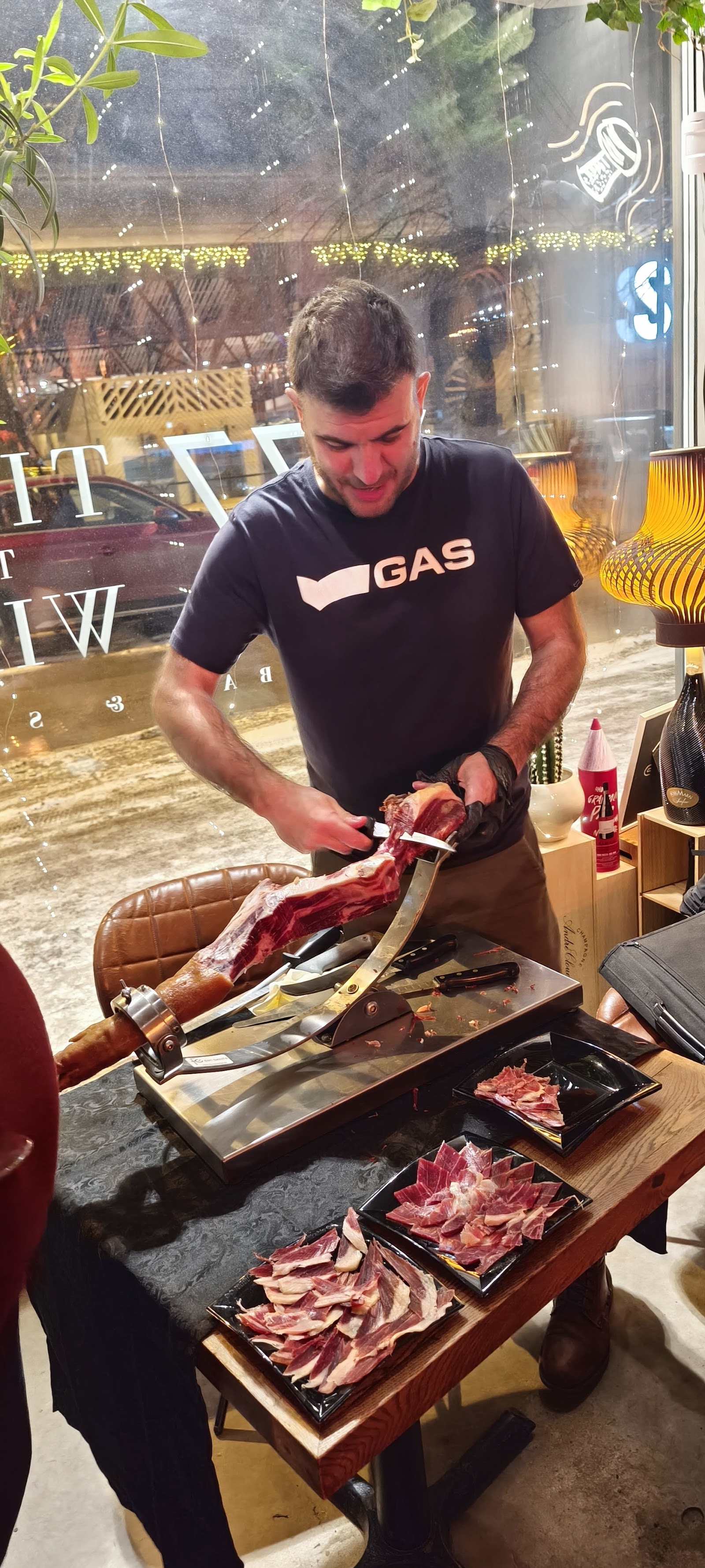 Restaurant jamón carving
